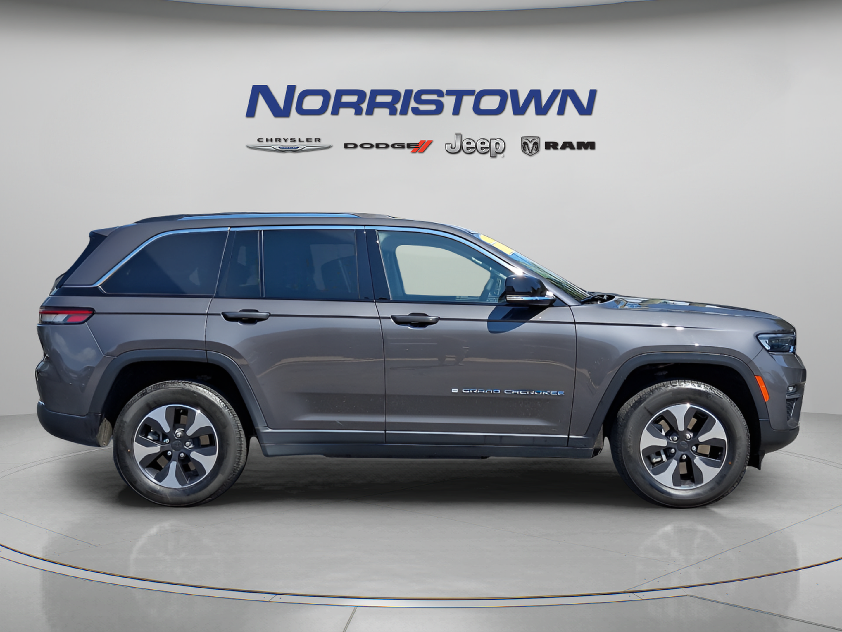Used 2023 Jeep Grand Cherokee 4WD 4xe image 7