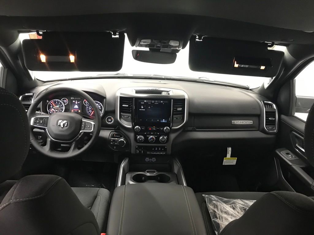 New 2026 RAM 1500 4x4 Crew Cab image 31