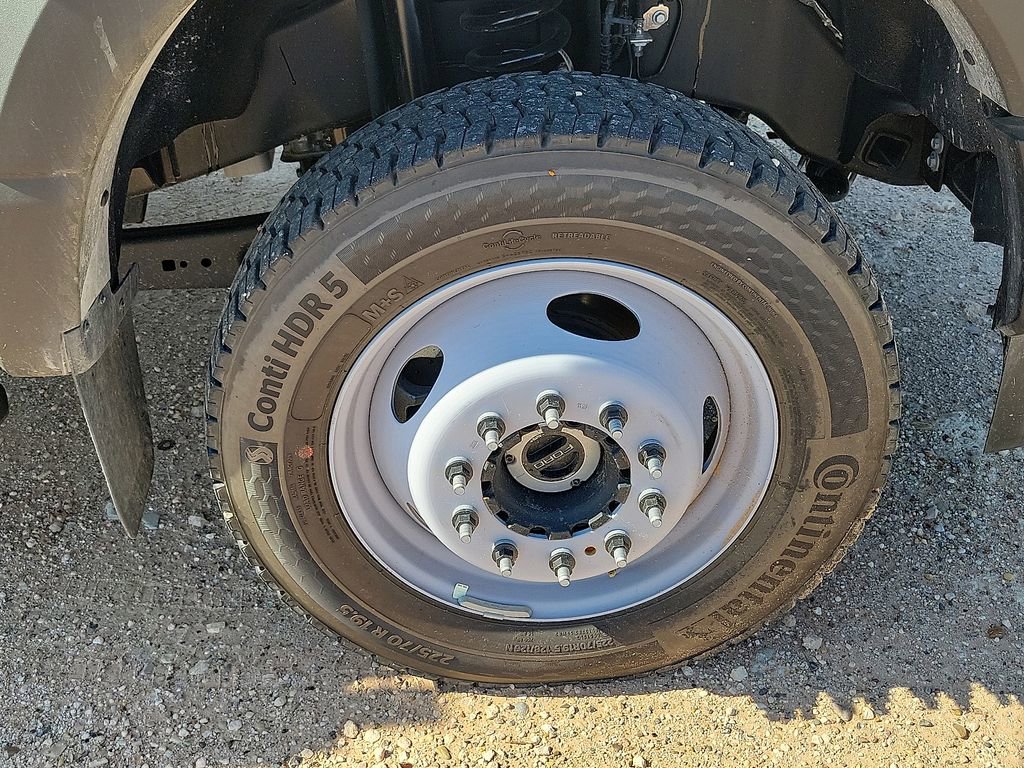 New 2025 Ford F550 4x4 SuperCab Super Duty image 13