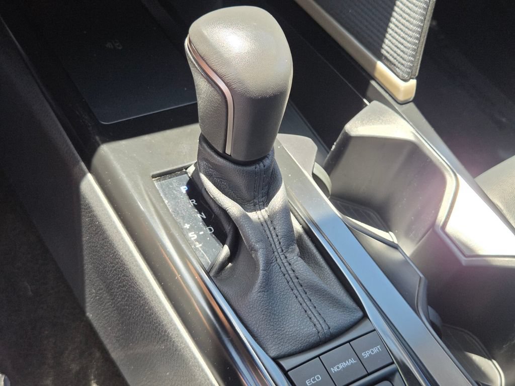 Used 2025 Toyota Camry SE FWD image 21