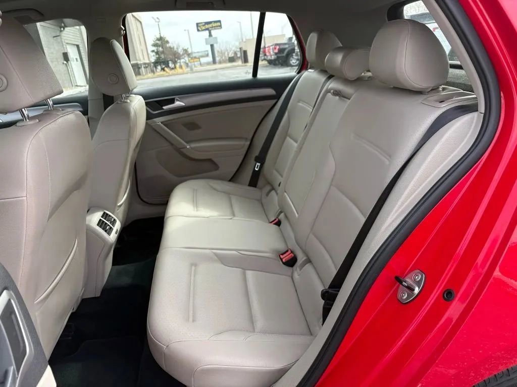 Used 2015 Volkswagen Golf S image 18
