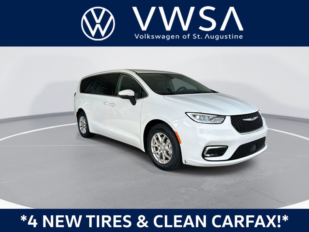Used 2023 Chrysler Pacifica Touring-L FWD image 1