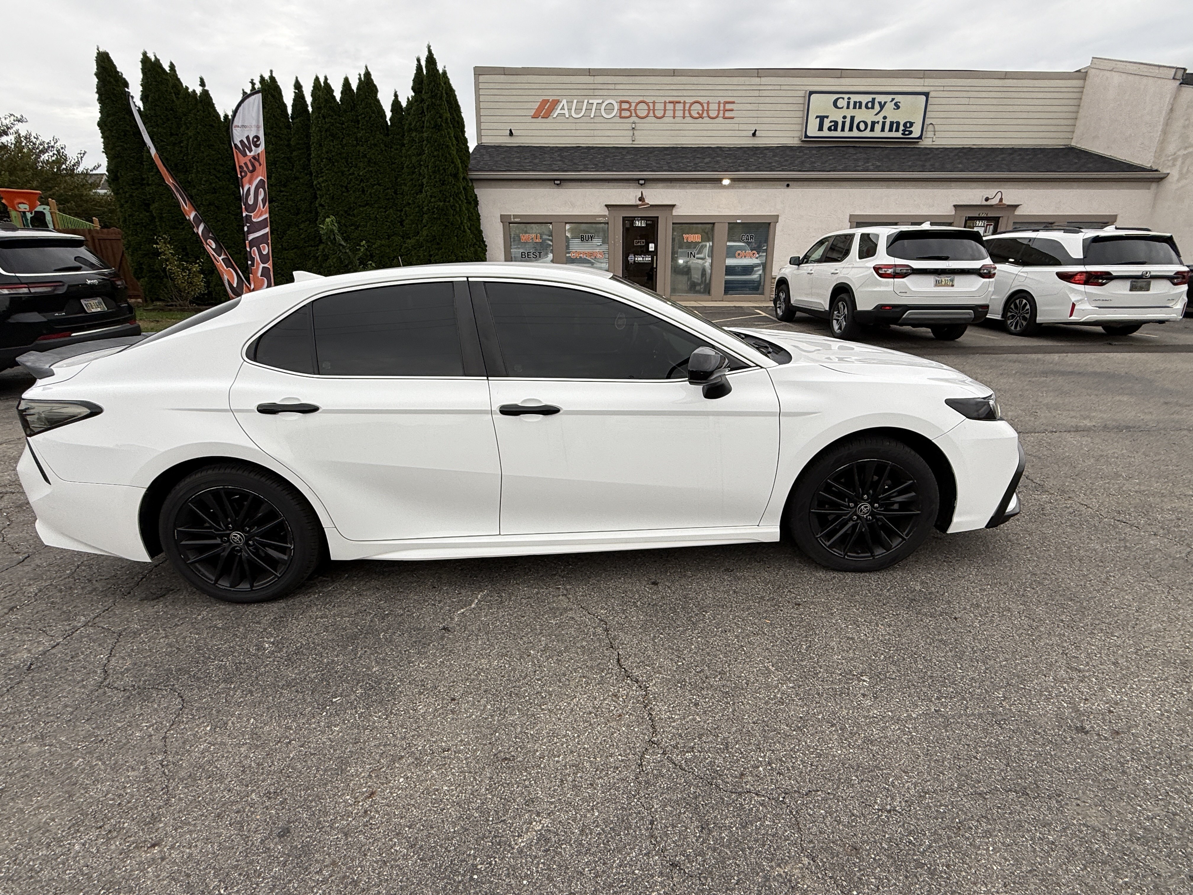Used 2021 Toyota Camry SE FWD image 4