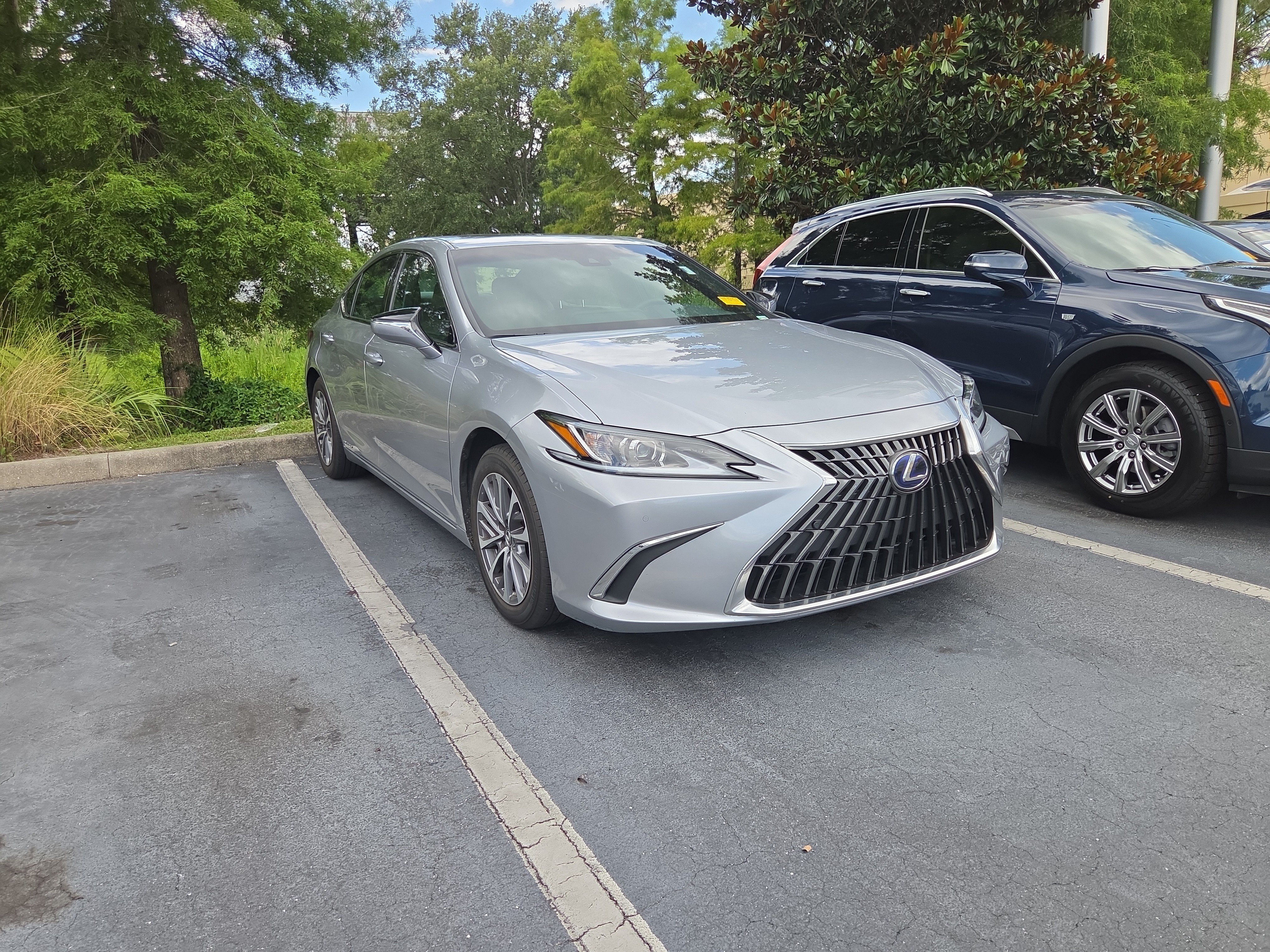 Used 2022 Lexus ES 300h w/ Premium Package FWD image 1