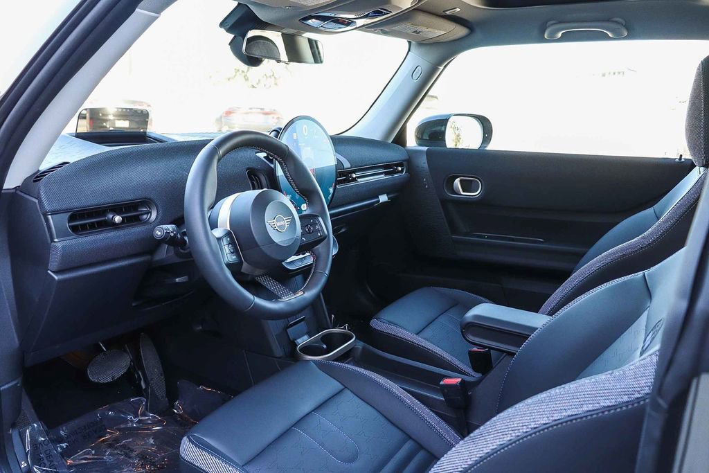 Used 2025 MINI Cooper 2-Door Hardtop image 16