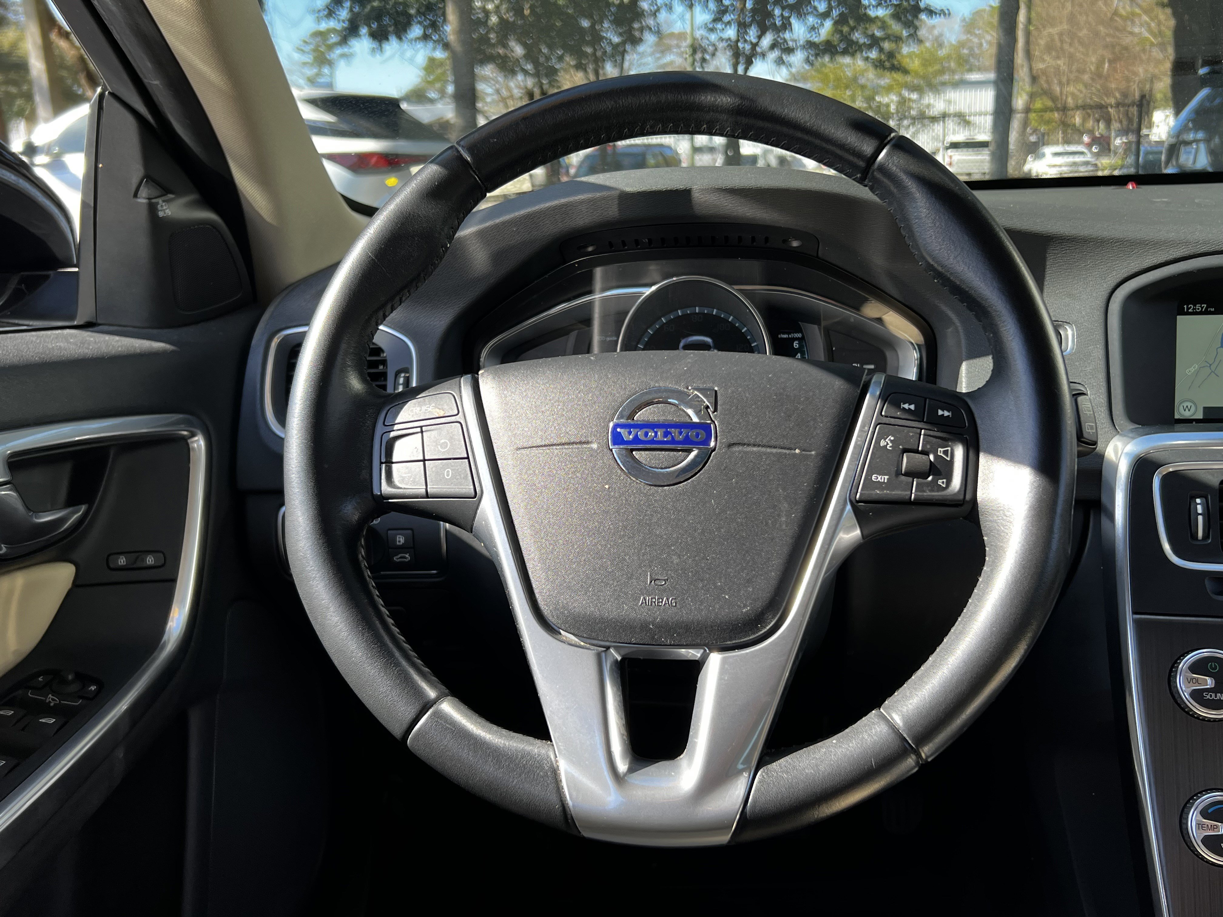 Used 2016 Volvo V60 T5 Premier w/ Convenience Package image 34