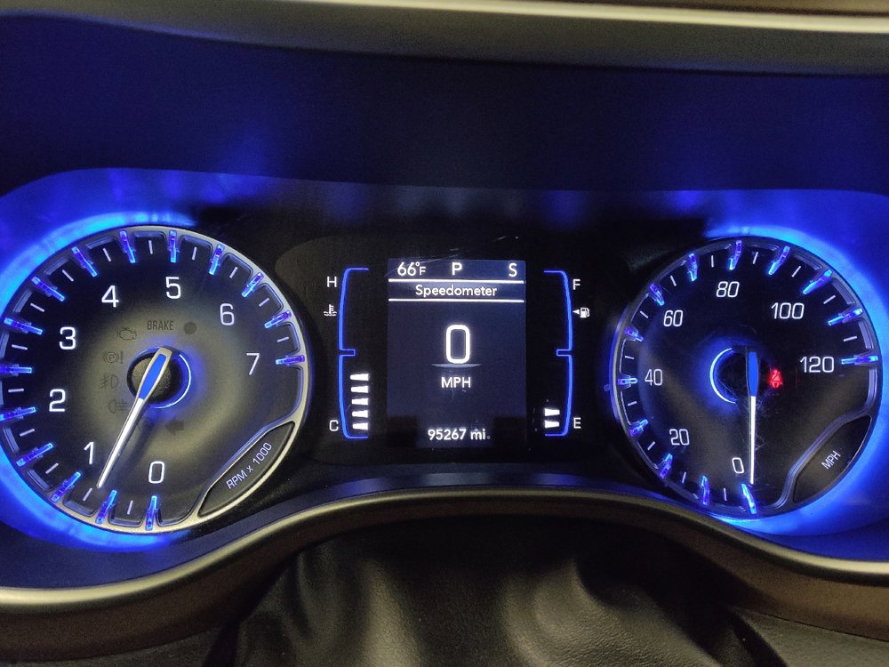 Used 2022 Chrysler Voyager LX image 23