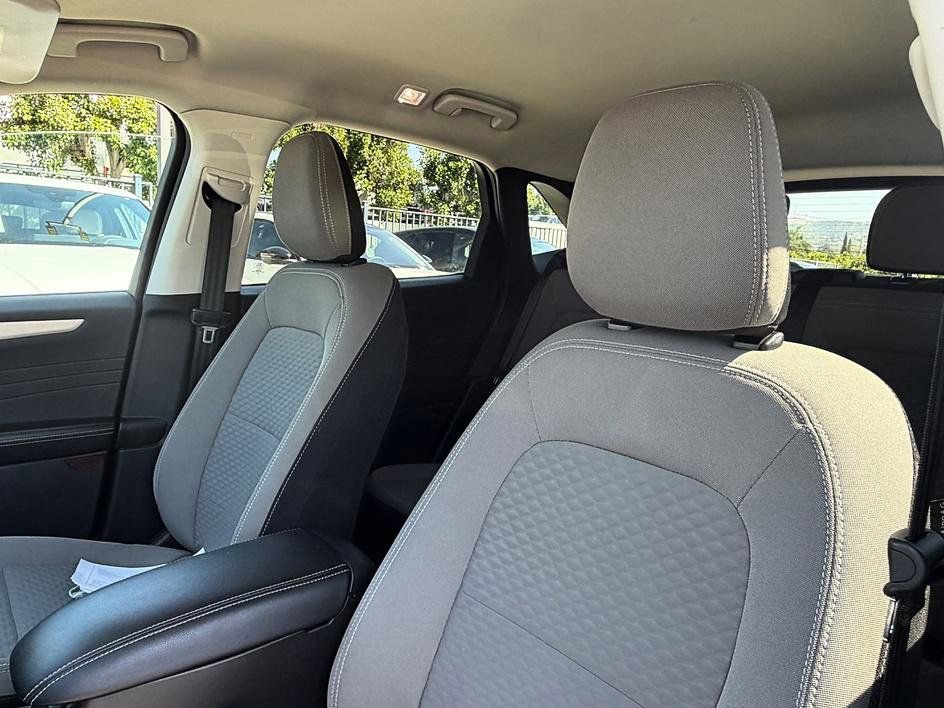Used 2022 Ford Escape SE w/ SE Sport Appearance Package FWD image 21