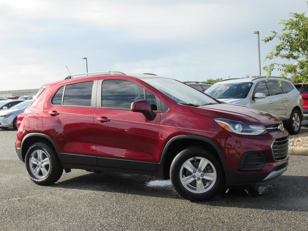 Used 2022 Chevrolet Trax LT w/ LT Convenience Package image 2