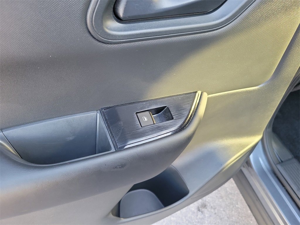 Used 2025 Nissan Rogue S image 12