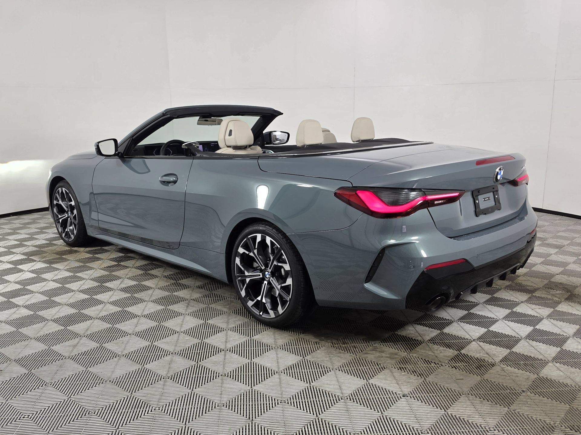 Used 2026 BMW 430i Convertible w/ M Sport Package RWD image 35