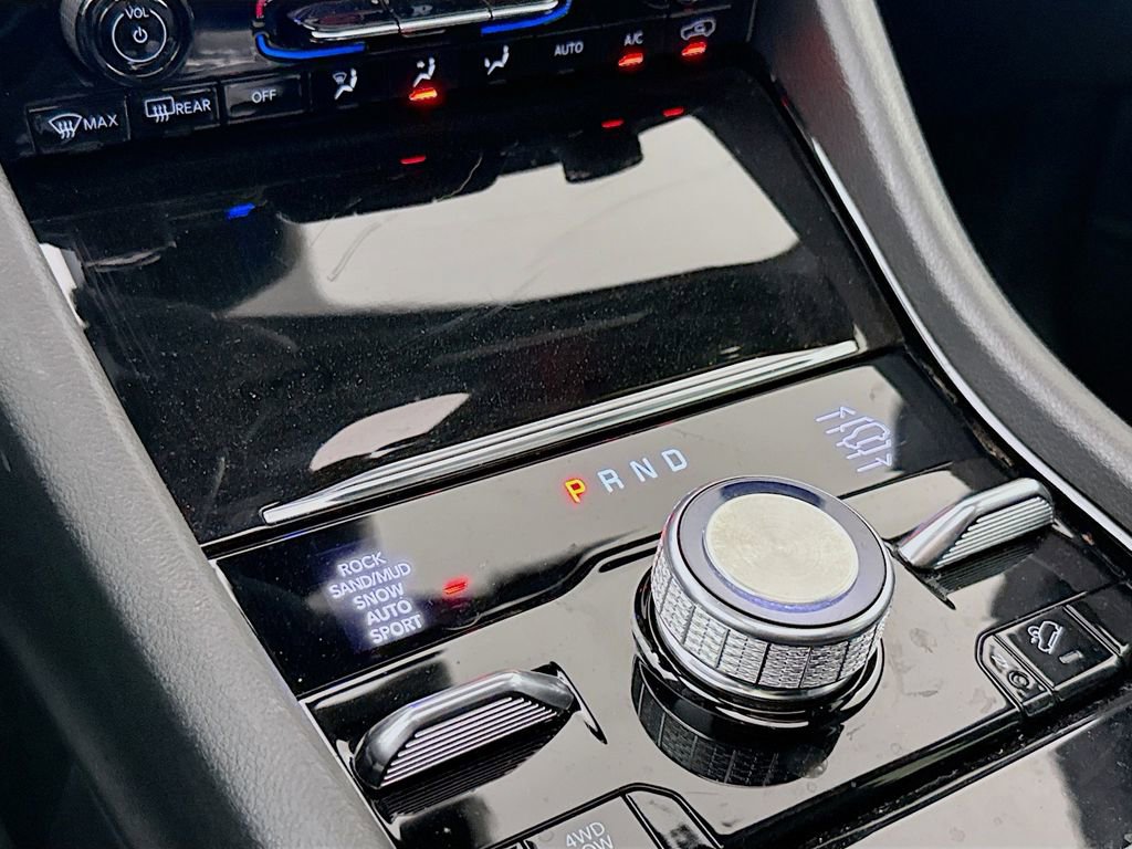 Used 2023 Jeep Grand Cherokee L Summit w/ Luxury Tech Group V image 18