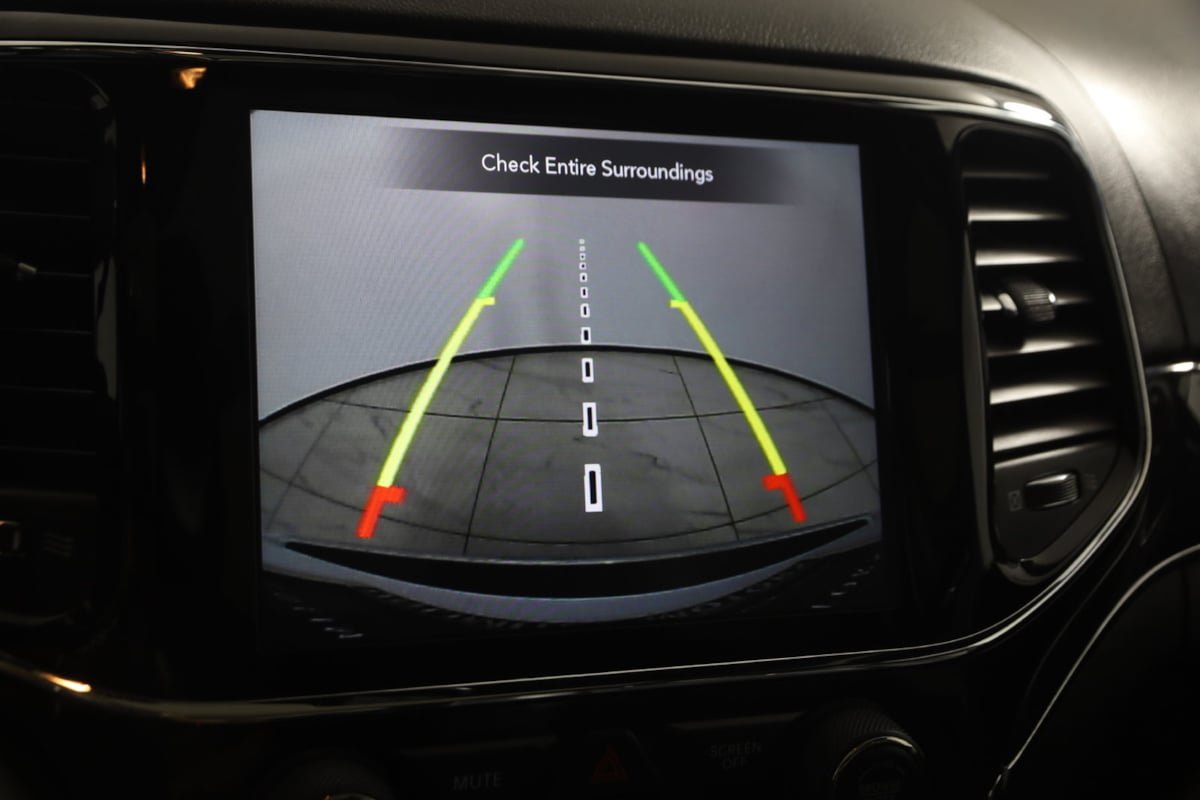 Used 2021 Jeep Grand Cherokee Overland AWD/4WD image 11