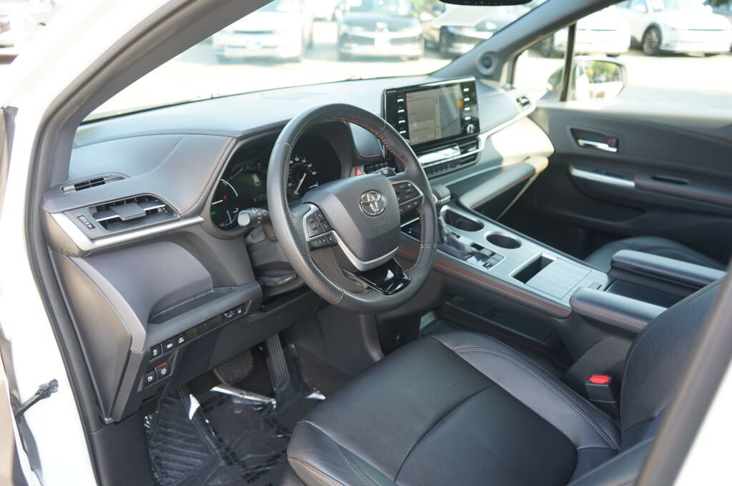 Used 2022 Toyota Sienna XSE w/ XSE Plus Package AWD/4WD image 14