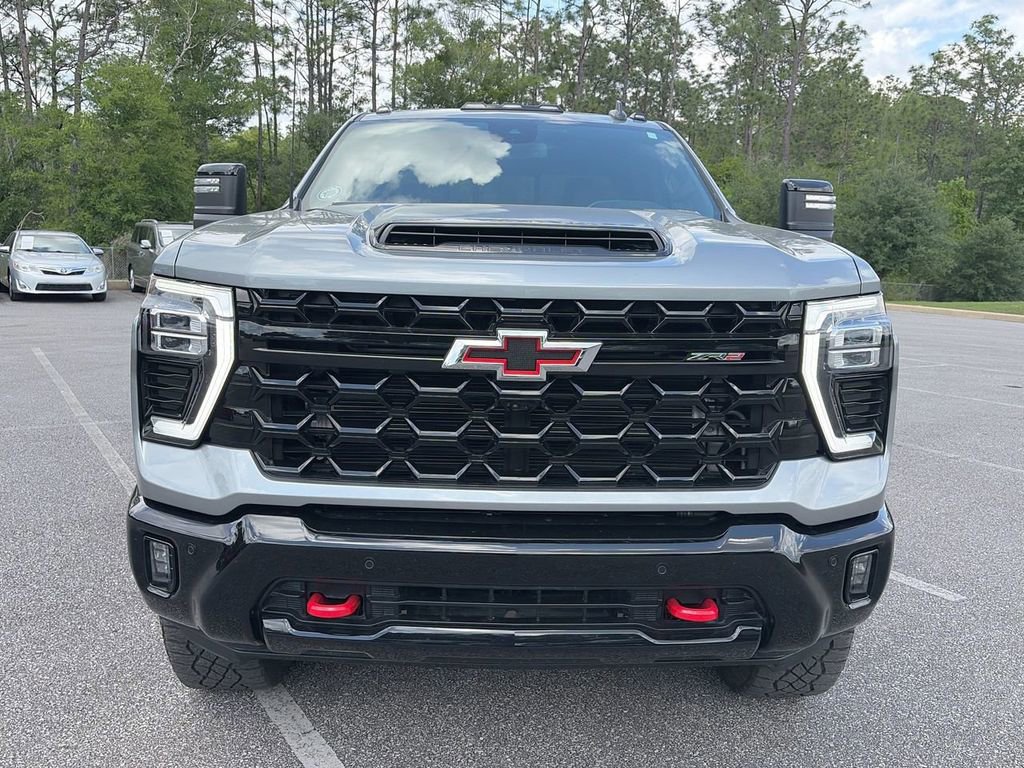 Used 2025 Chevrolet Silverado 2500 ZR2 AWD/4WD image 2