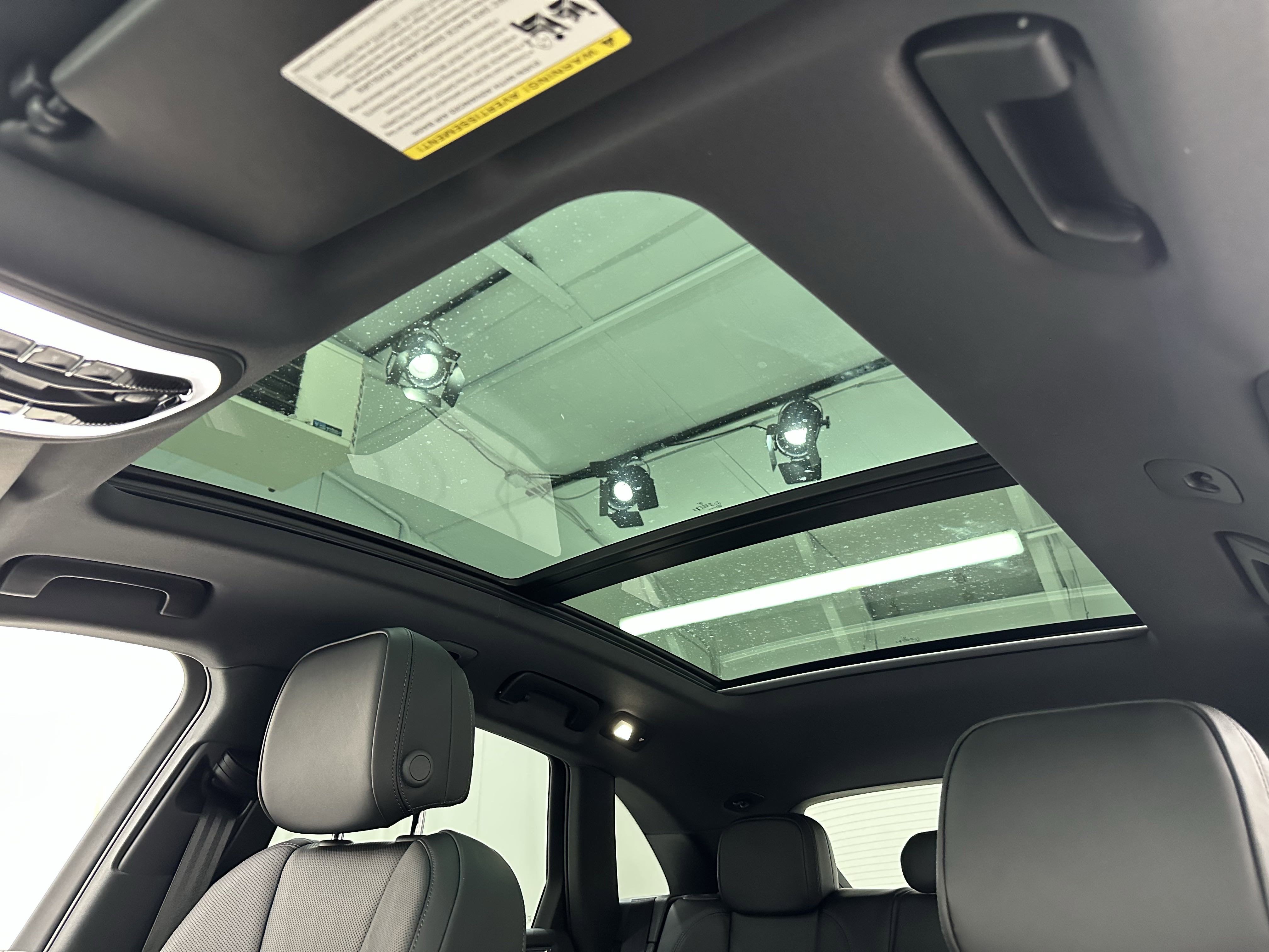 Certified 2025 Porsche Macan image 34