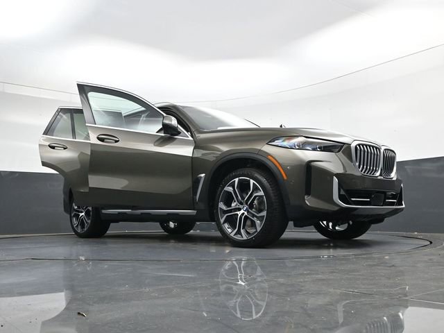 New 2026 BMW X5 sDrive40i image 41