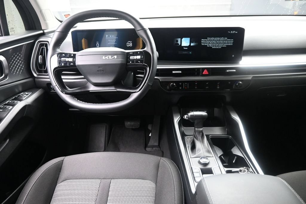 Used 2026 Kia Sorento LX FWD image 9