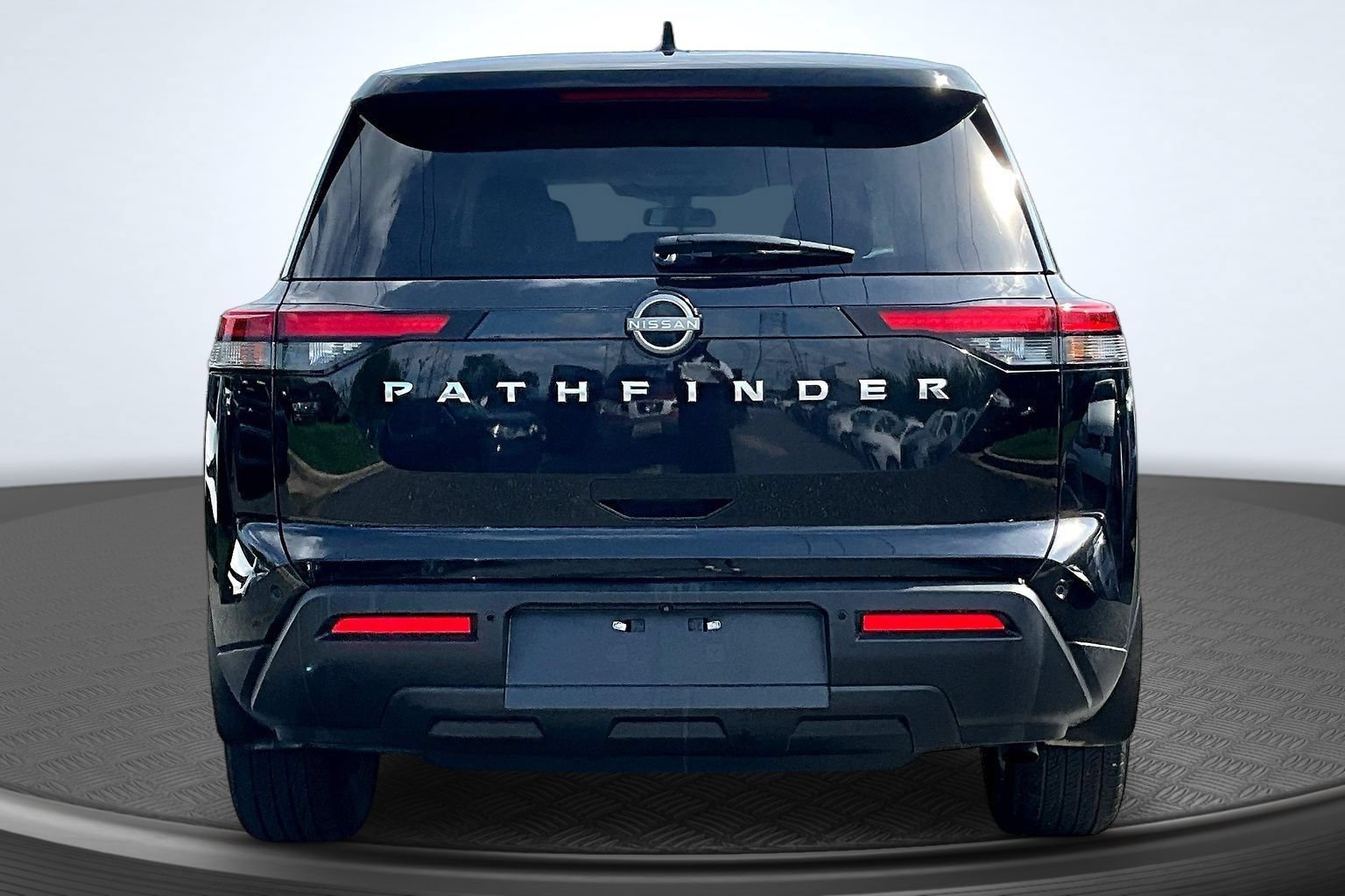 Used 2023 Nissan Pathfinder S FWD image 4