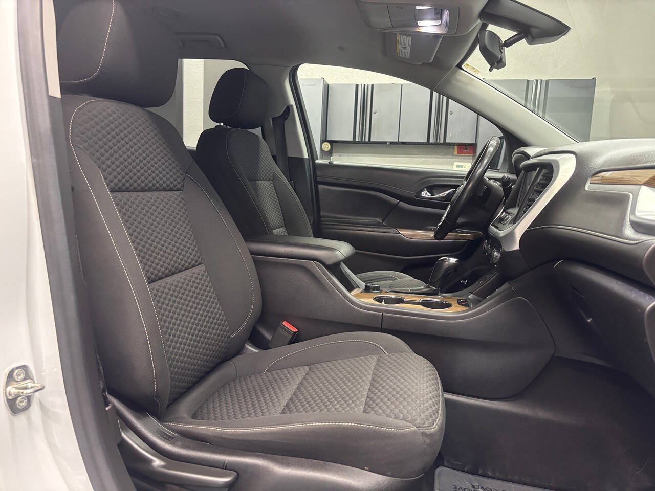Used 2019 GMC Acadia SLE FWD image 32