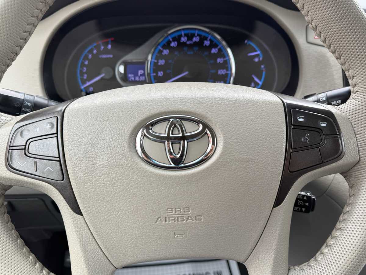 Used 2013 Toyota Sienna XLE image 17