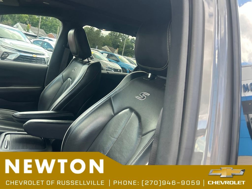 Used 2025 Chrysler Pacifica Limited FWD image 5