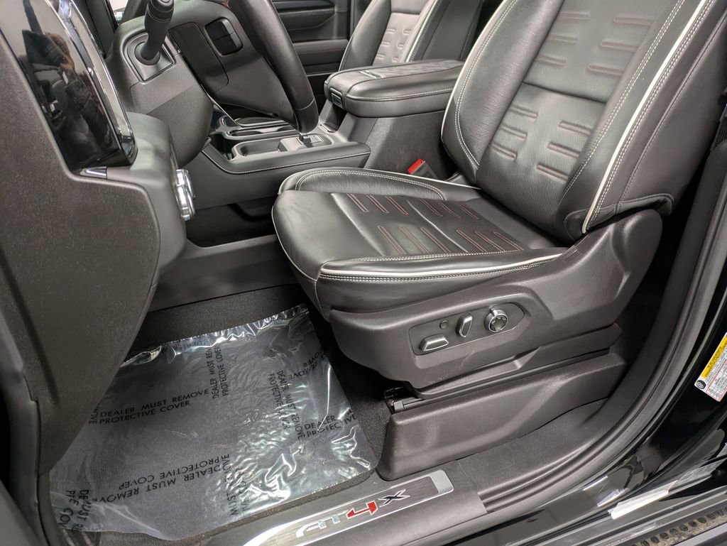 Used 2025 GMC Sierra 2500 AT4X image 11
