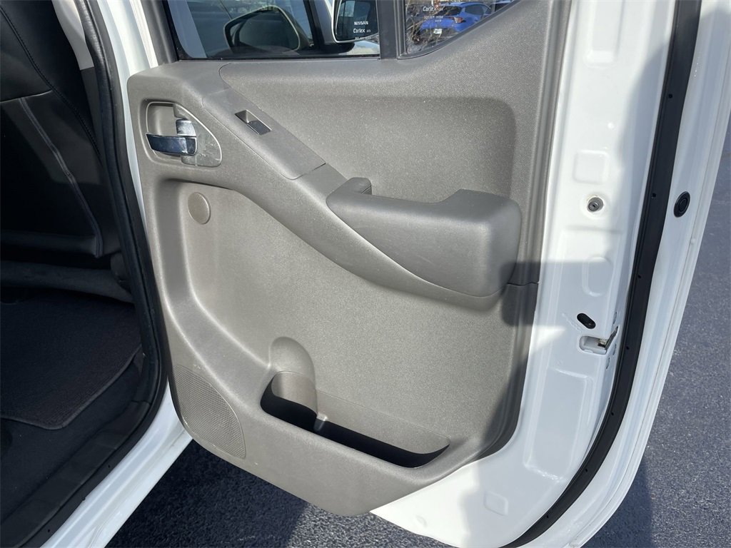 Used 2020 Nissan Frontier PRO-4X image 24