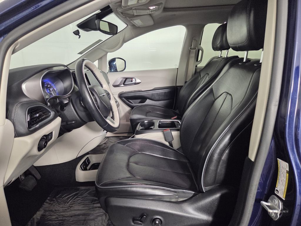 Certified 2018 Chrysler Pacifica Limited w/ Advanced Safetytec Group image 11
