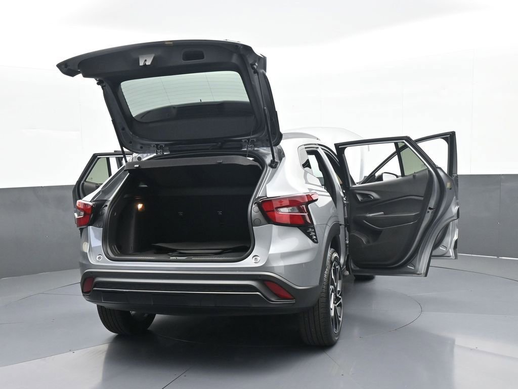 Used 2025 Chevrolet Trax RS w/ Driver Confidence Package image 64