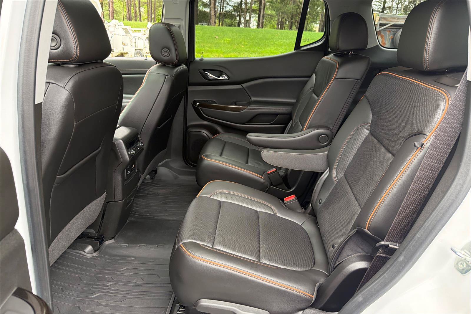 Used 2023 GMC Acadia AT4 w/ Technology Package AWD/4WD image 11