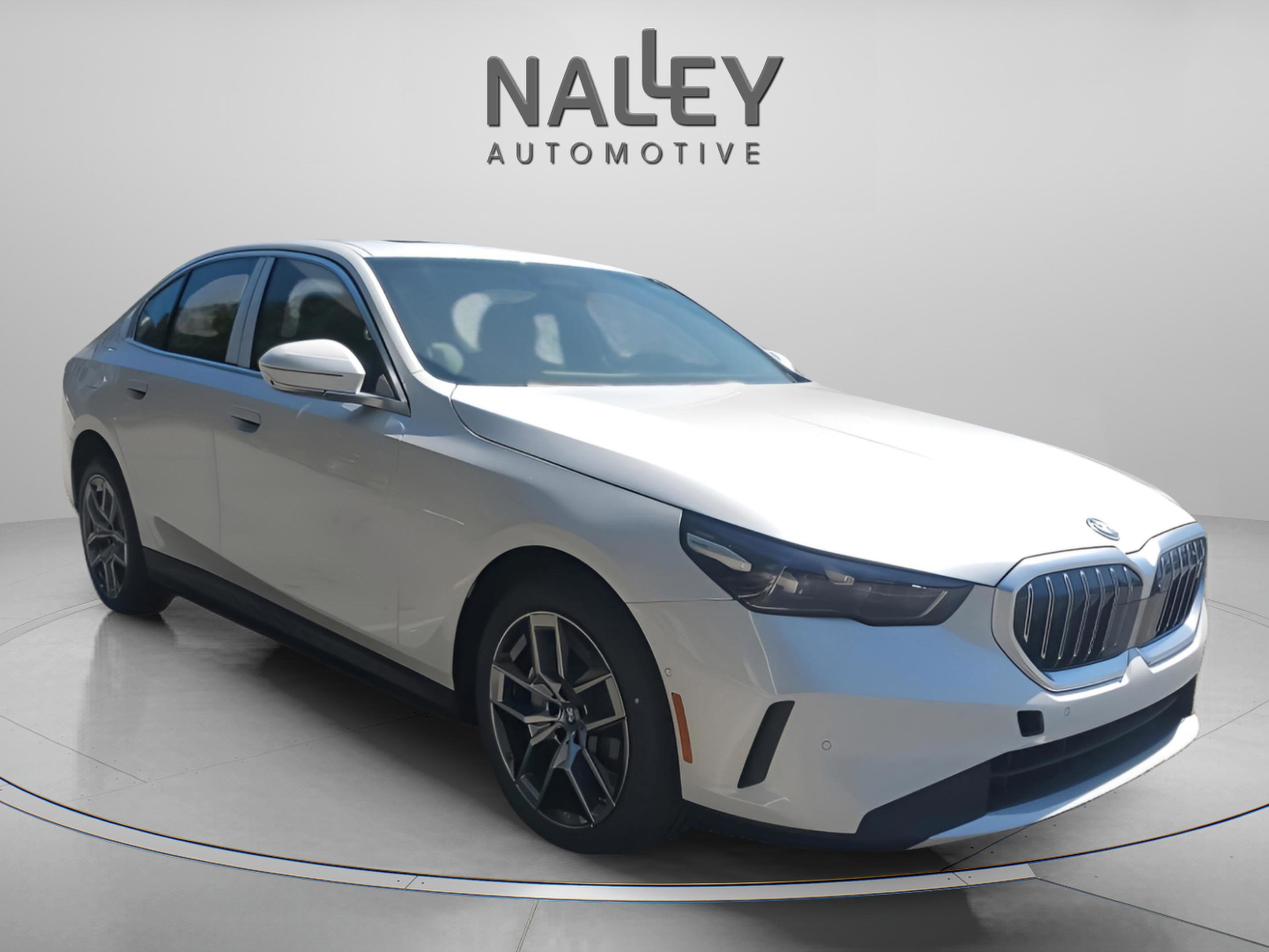 Used 2025 BMW i5 eDrive40i w/ Premium Package image 5