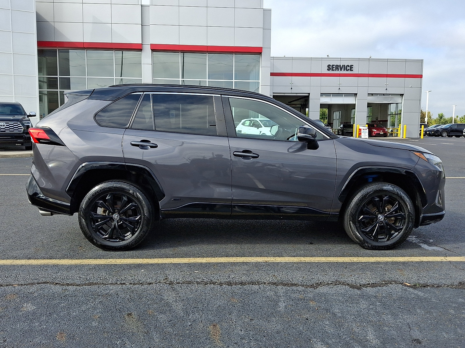 Used 2022 Toyota RAV4 XSE w/ XSE Grade Weather Package AWD/4WD image 7
