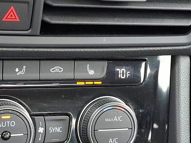 Used 2023 Volkswagen Jetta SE w/ Panoramic Sunroof Package FWD image 29