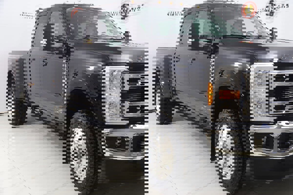 Used 2023 Ford F450 XLT w/ FX4 Off-Road Package image 36