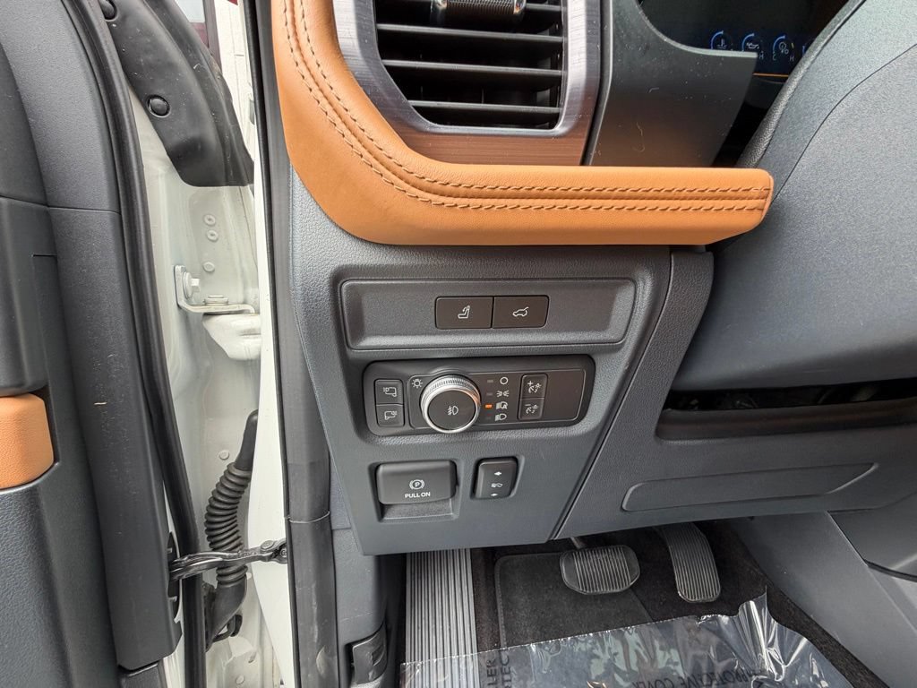Used 2022 Ford Expedition Platinum AWD/4WD image 14
