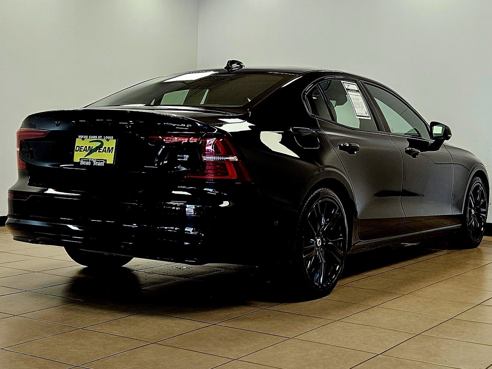 Used 2023 Volvo S60 T8 Plus w/ Climate Package AWD/4WD image 4