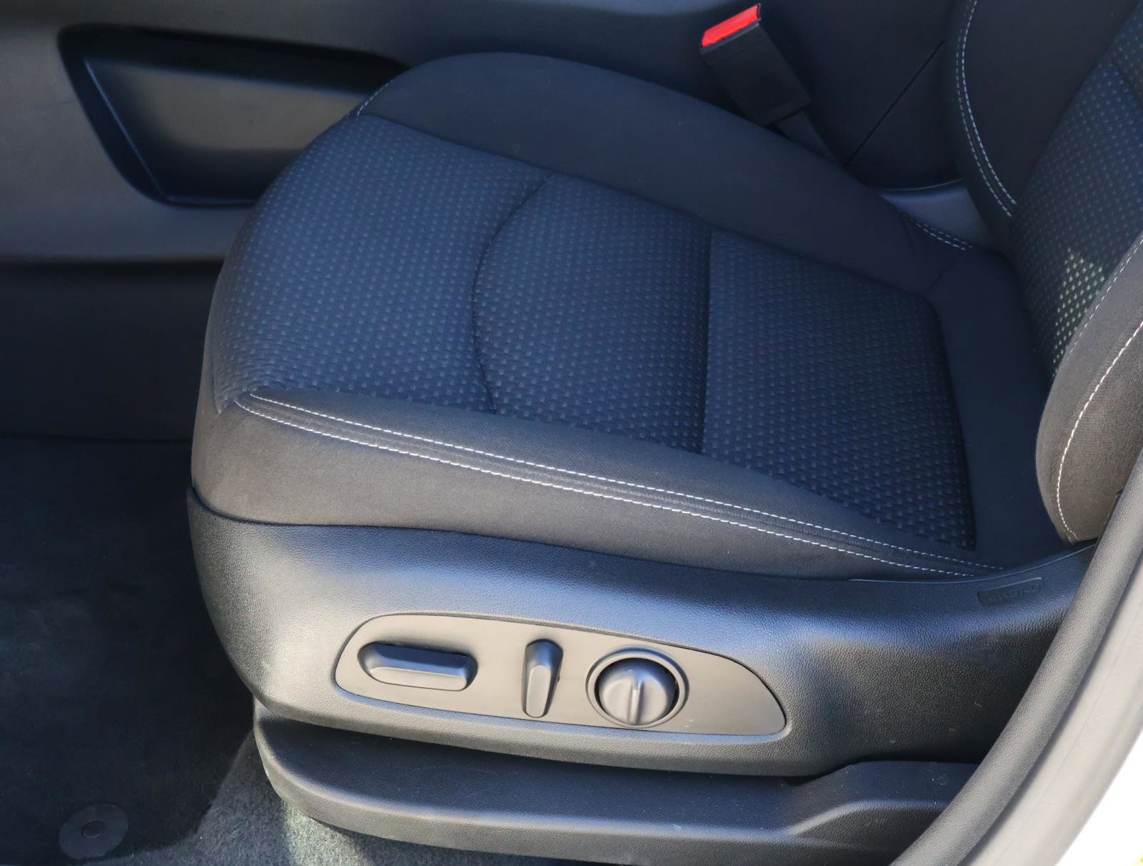 Used 2023 GMC Terrain SLE w/ Driver Convenience Package image 14