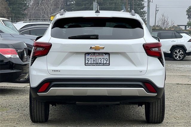 Used 2025 Chevrolet Trax LT w/ LT Convenience Package image 7