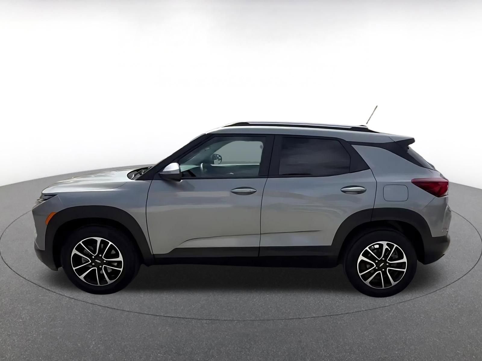 Used 2025 Chevrolet TrailBlazer LT FWD image 9