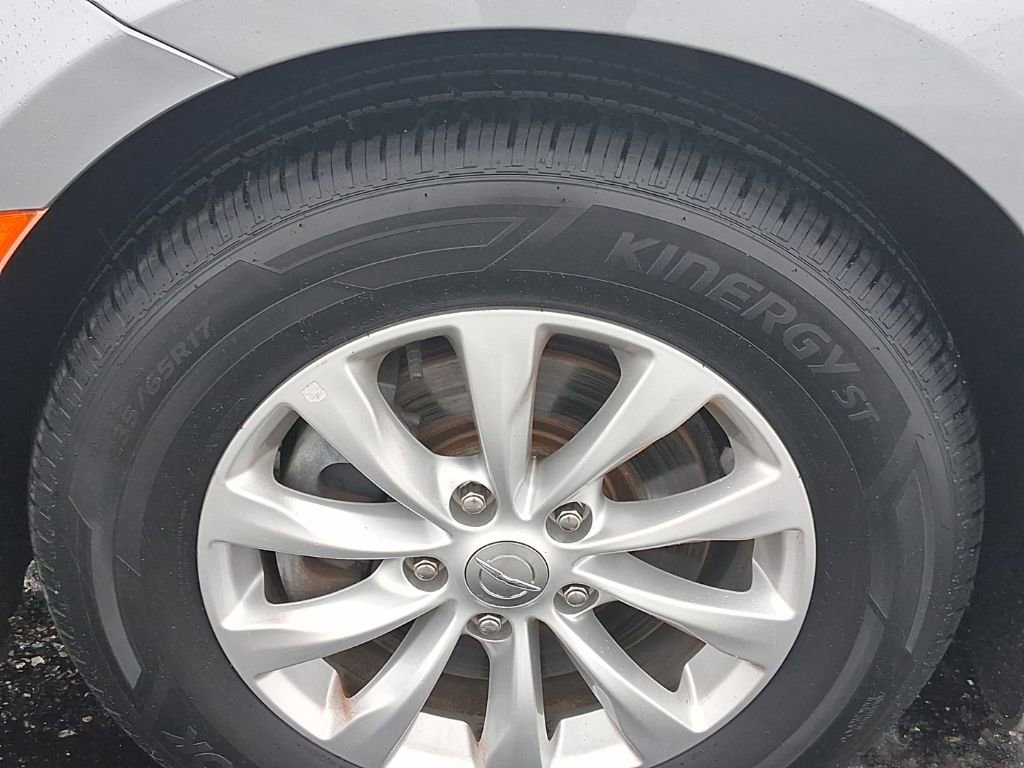 Used 2019 Chrysler Pacifica Touring-L image 12