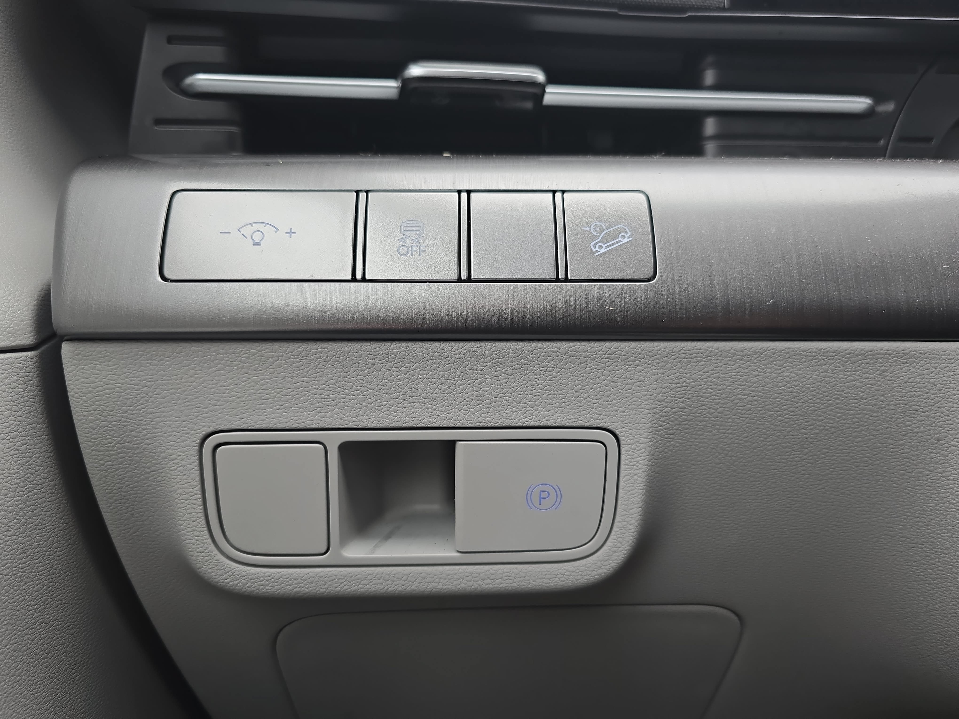 Used 2025 Hyundai Kona SEL FWD image 25