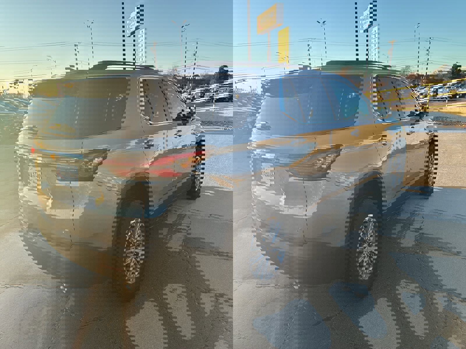 Used 2023 Chevrolet Traverse LT w/ LPO, Floor Liner Package image 6