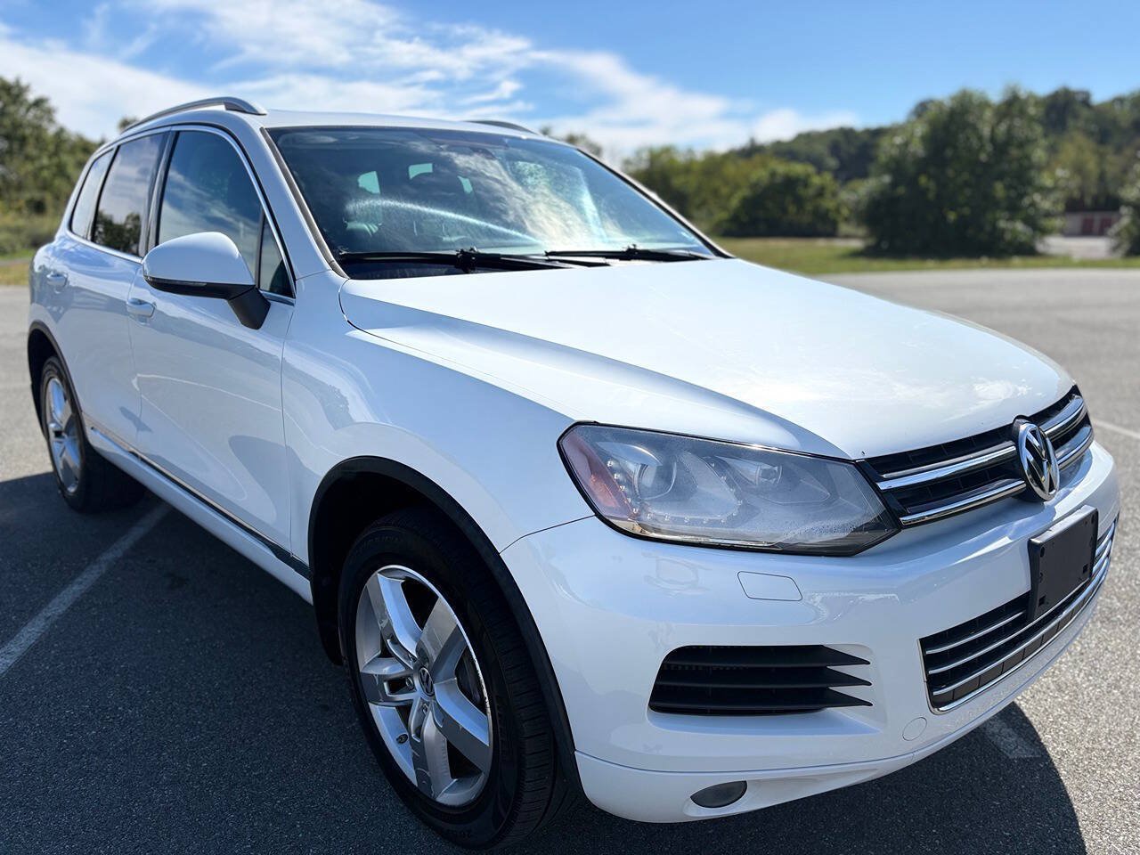 Used 2014 Volkswagen Touareg TDI AWD/4WD image 3