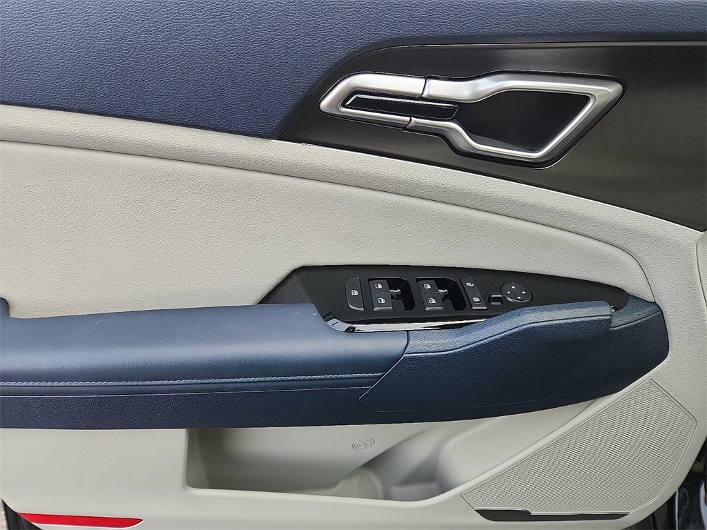 Certified 2025 Kia Sportage EX image 13