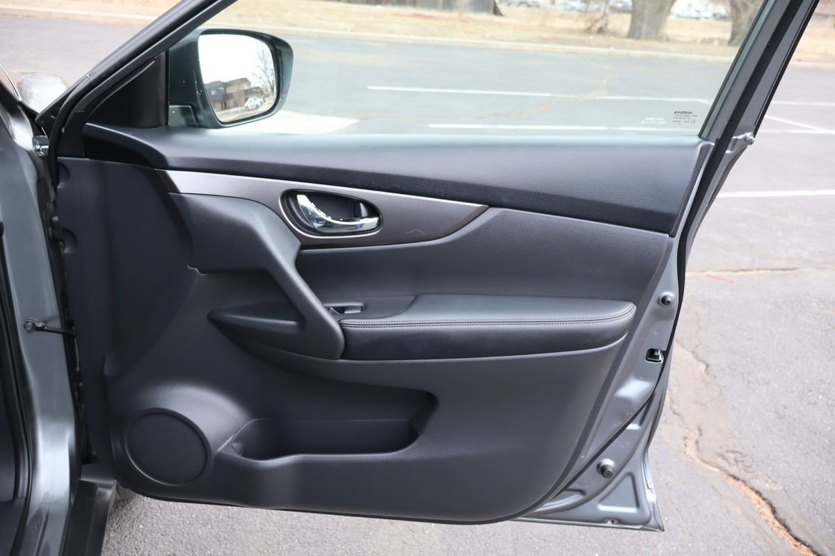 Used 2015 Nissan Rogue S image 26