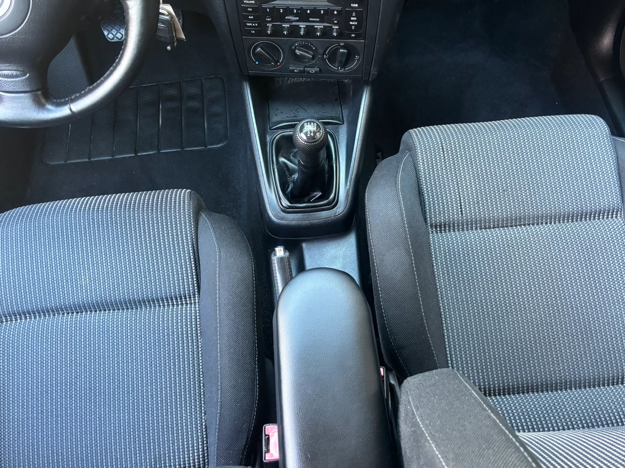 Used 2004 Volkswagen GTI 1.8T FWD image 28