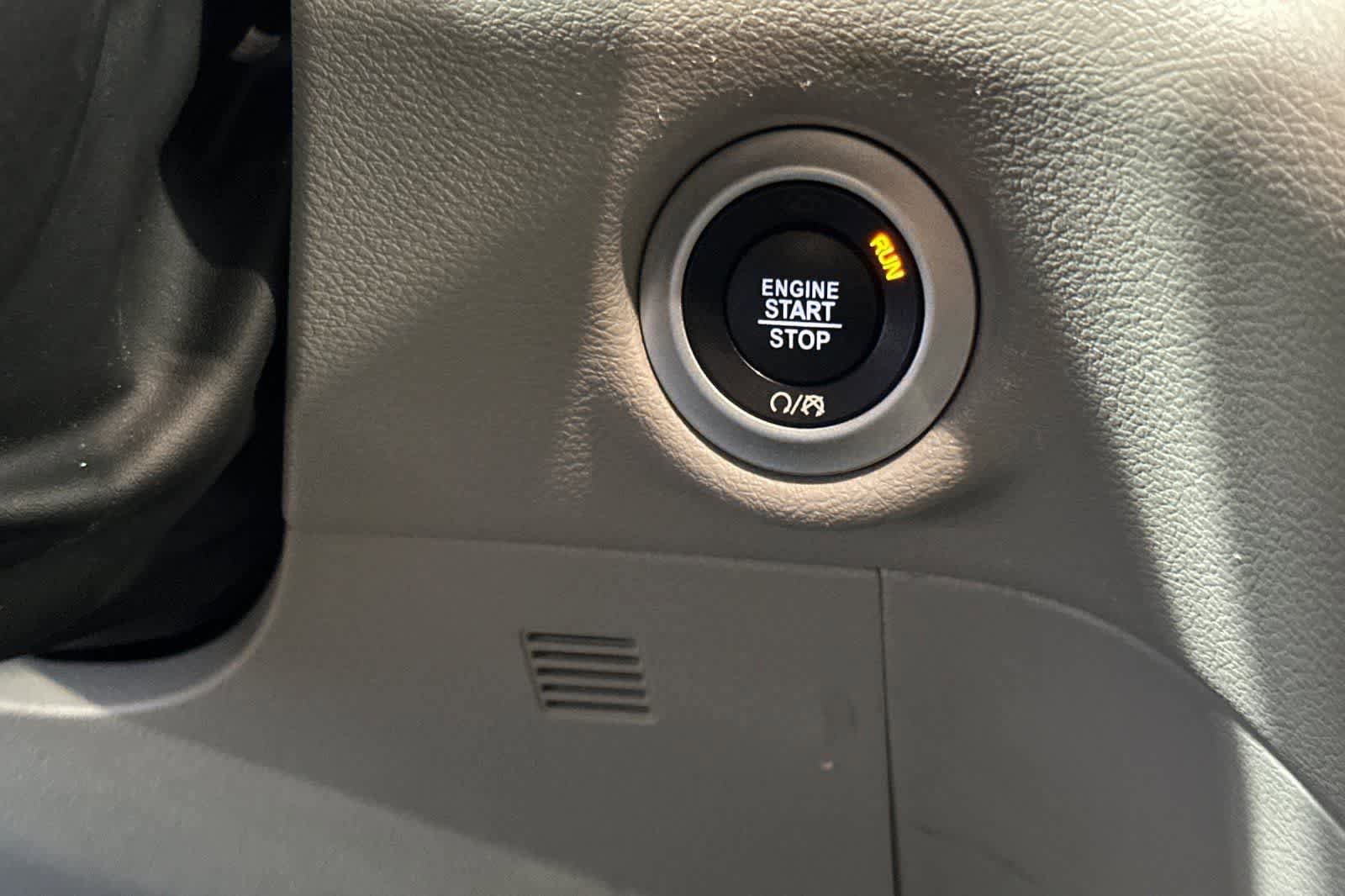 Used 2022 Chrysler Pacifica Touring-L image 25