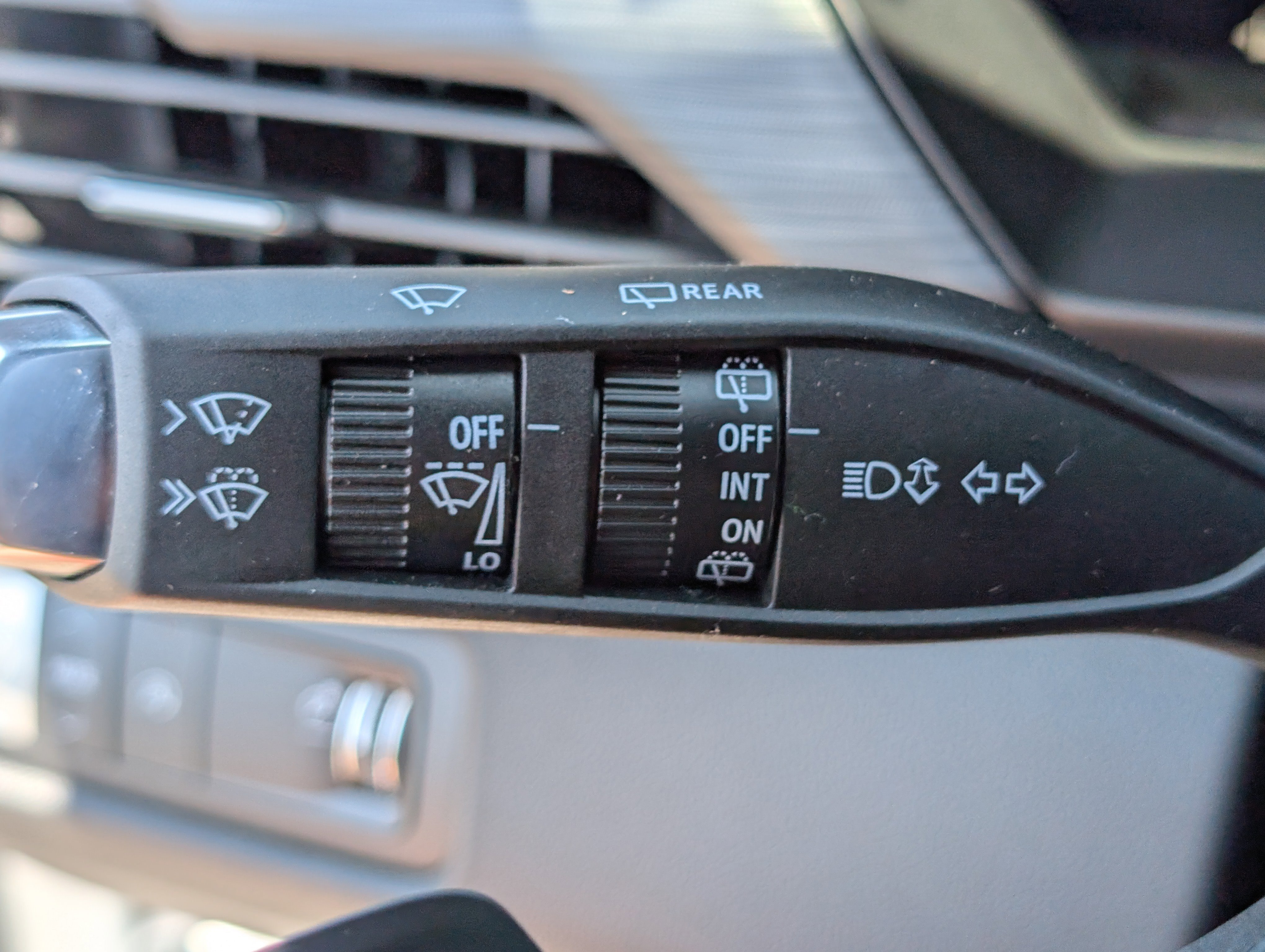 Used 2026 GMC Acadia Elevation w/ Elevation Premium Package FWD image 27