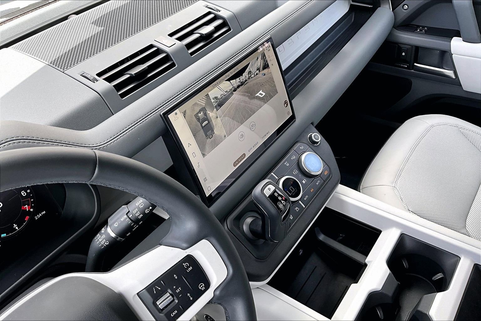 Used 2025 Land Rover Defender 110 S image 31